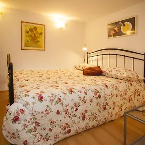 Kamenita Apartment Split