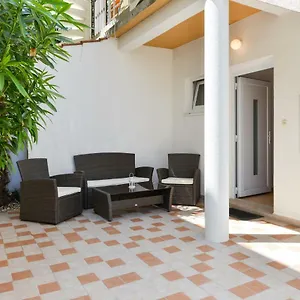 Mandic With Parking Apartament